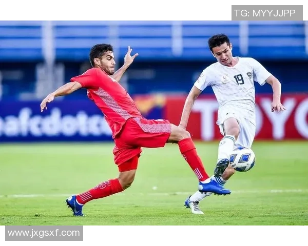 中国足球迎战伊朗队全力争胜展现实力与斗志的精彩对决 中国足球迎战伊朗队全力争胜展现实力与斗志的精彩对决